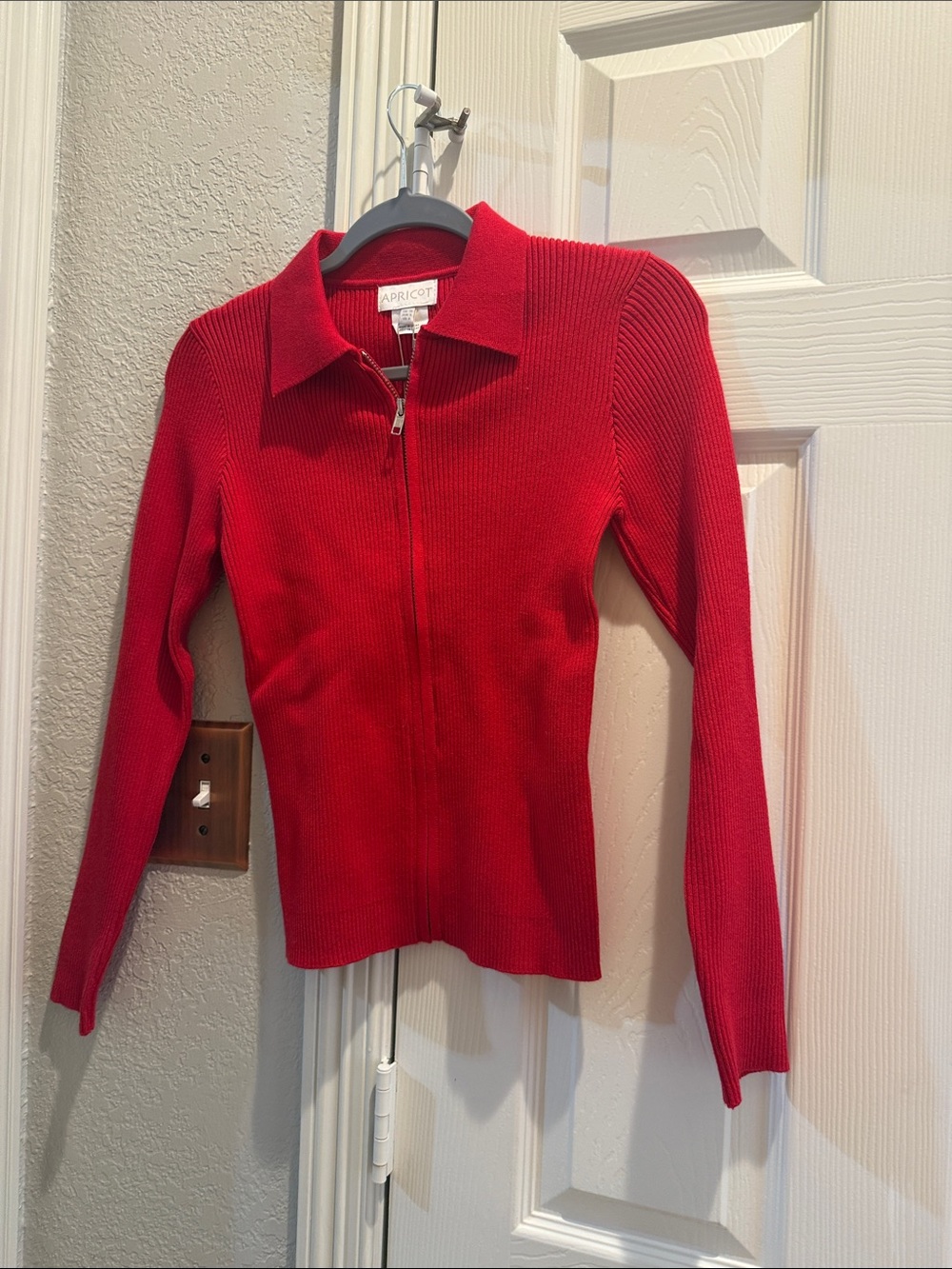 APRICOT Bright Red Zip-Up Collared Knit Cardigan